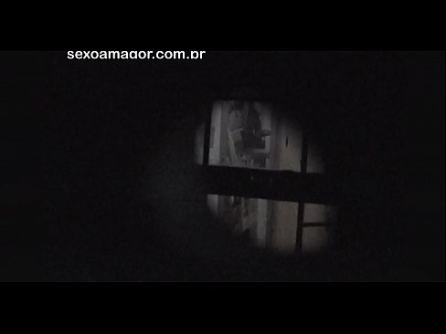 ❤️ Blondie blir hemligt videofilmad av en voyeur från grannskapet gömd bakom ihåliga tegelstenar ❌ Pornvideo at us ❤